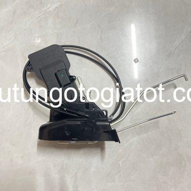 Khóa cửa ngậm cánh cửa trước lái Mazda 6 đời 2003-2009