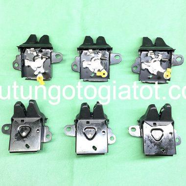 Khóa ngậm cốp hậu Toyota Corolla Altis đời 2003-2007