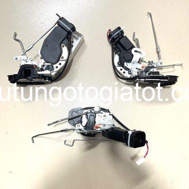 Khóa cửa sau Toyota Land Cruiser 1998–2008 mã 69110-60120